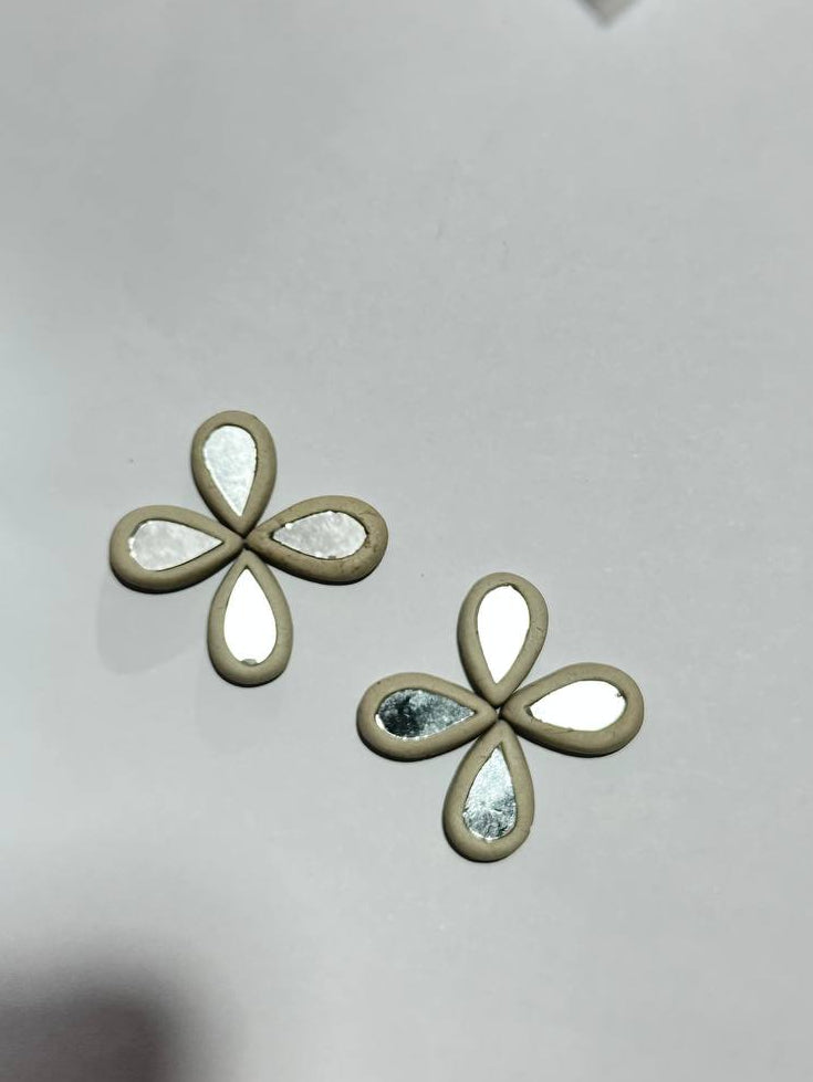 Teardrop Mirror Clay Flower Motif -14