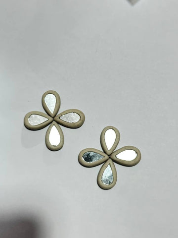 Teardrop Mirror Clay Flower Motif -14