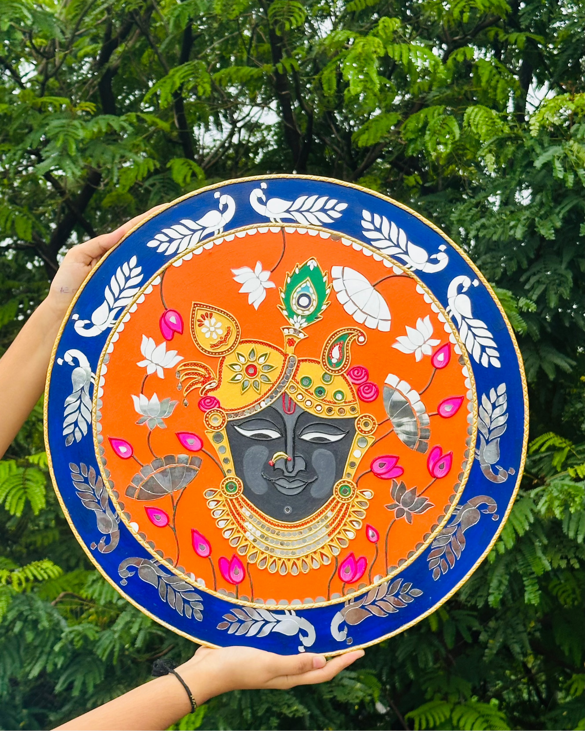 Shreenathji Round mdf (with mirrors)-451